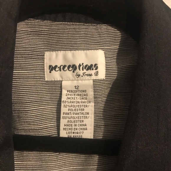 Perceptions by Irene B button up top career - Picture 4 of 5